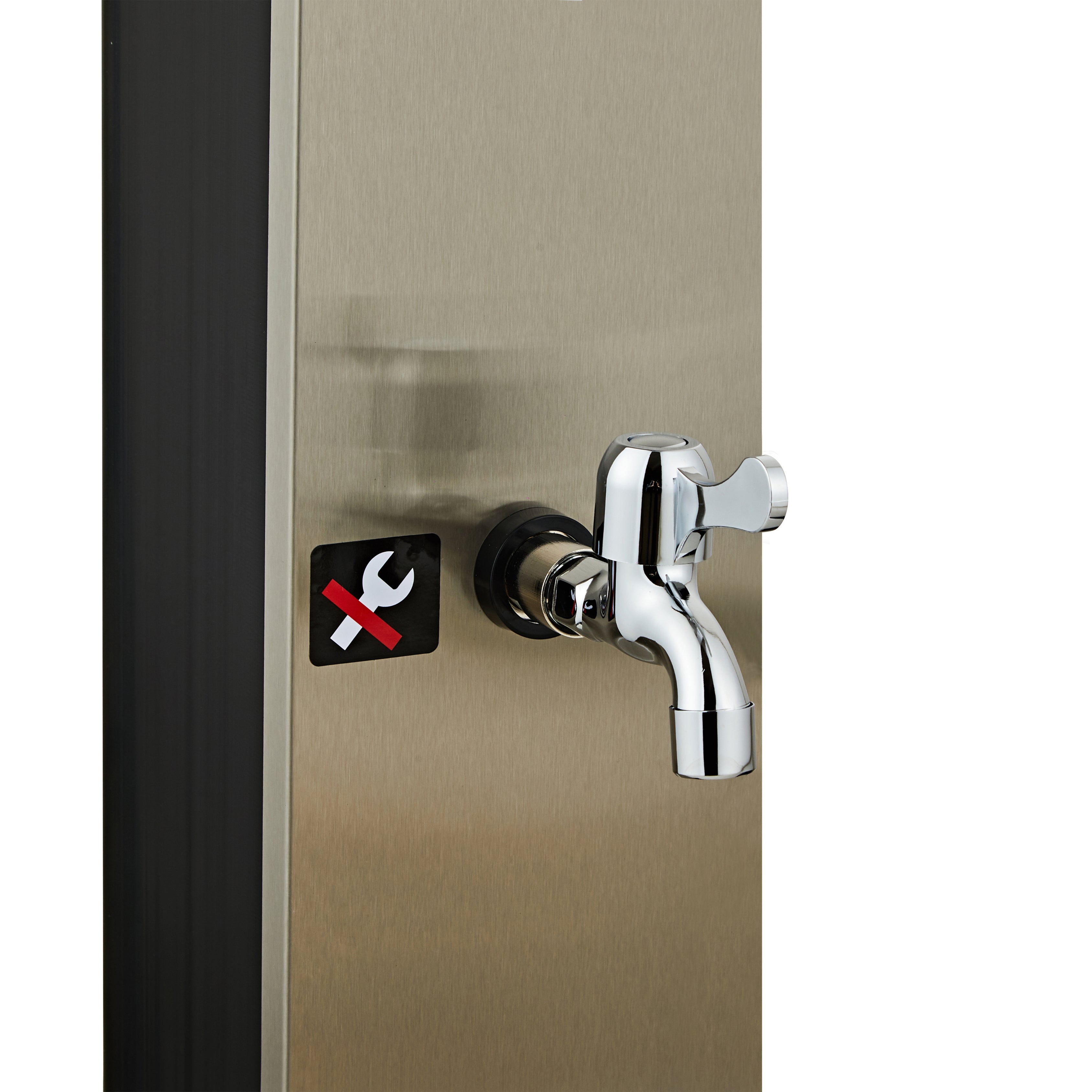 40L Outdoor Solar Shower – Black &amp; Brushed Nickel
