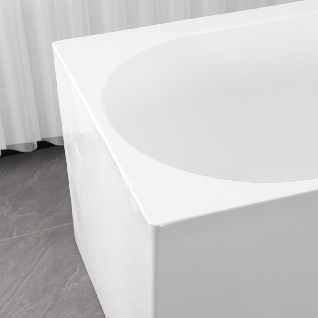 Faro corner bathtub in 3 different sizes