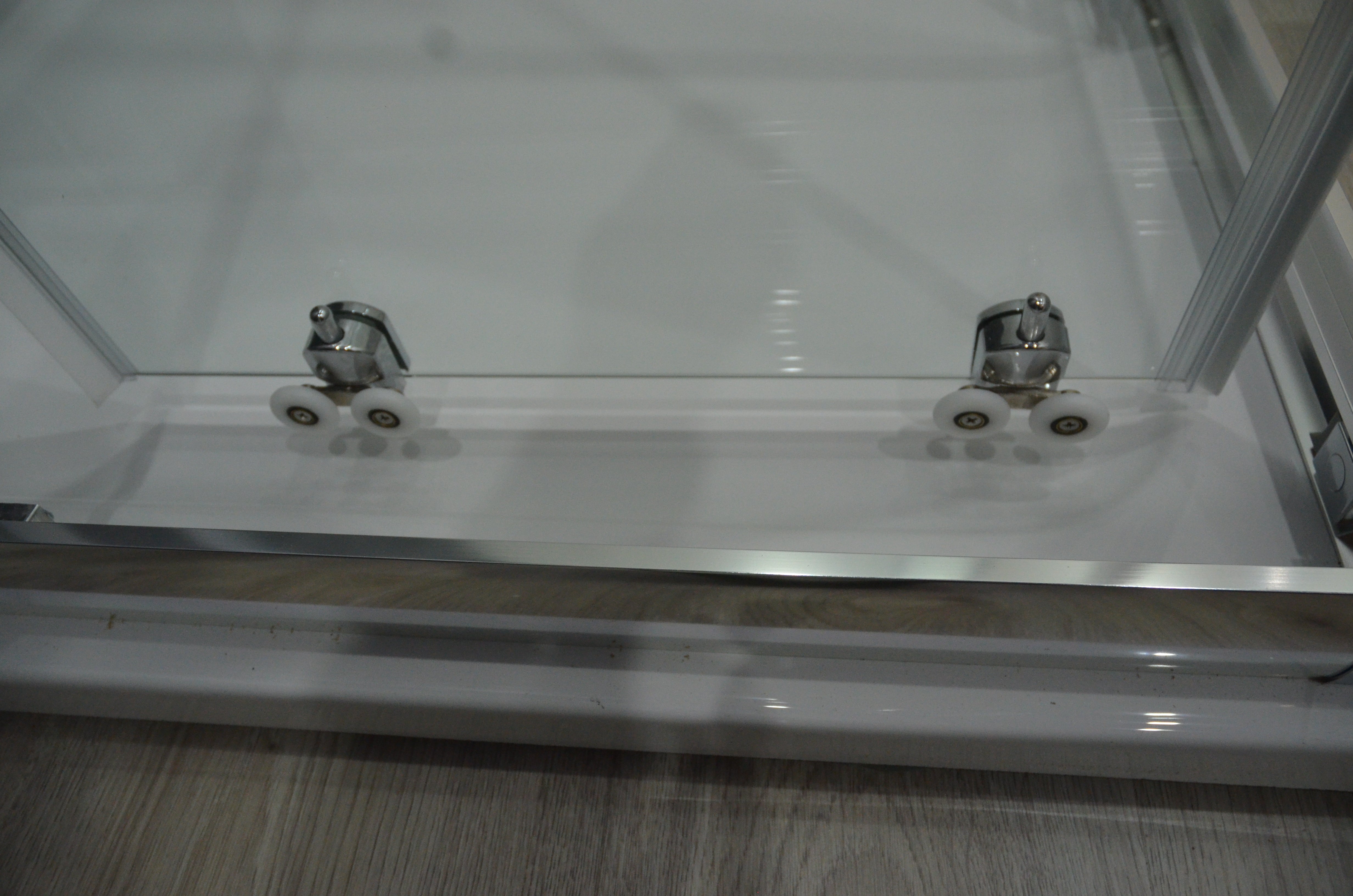 PRO-LINE partial corner shower enclosure with Easy Clean in 4 different sizes